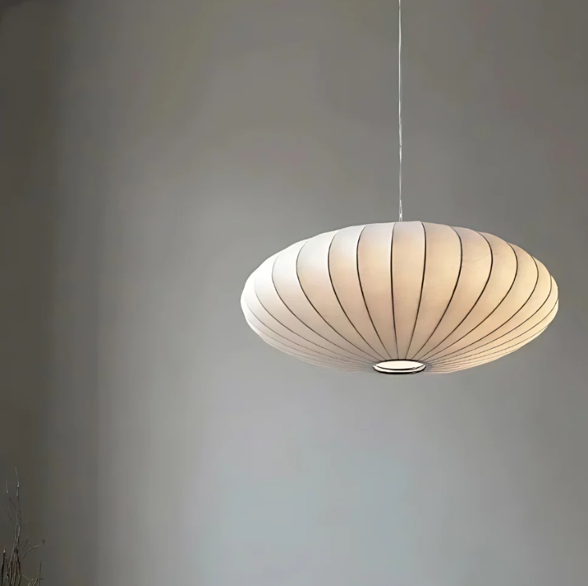 Lustre de Soie – Elegant Hængelampe i Silke og Metal