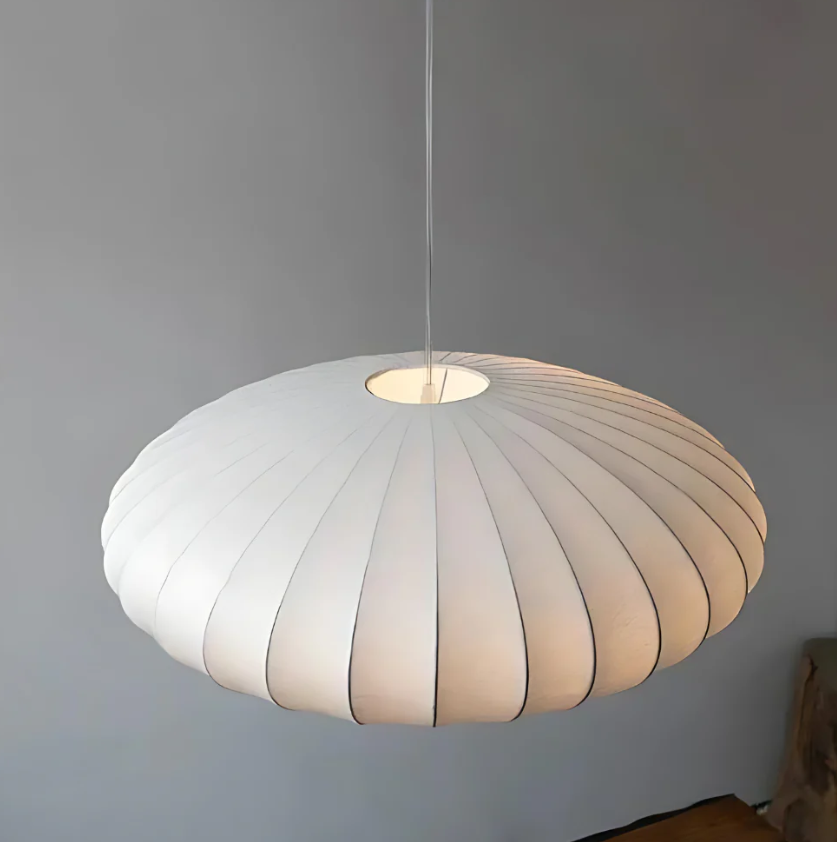 Lustre de Soie – Elegant Hængelampe i Silke og Metal