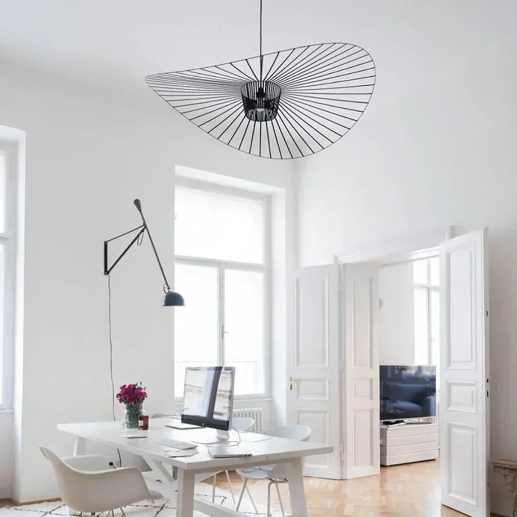 Rosland Vertigo Pendellampe – Elegant Chapeau de Paille Design i Metal og Glas